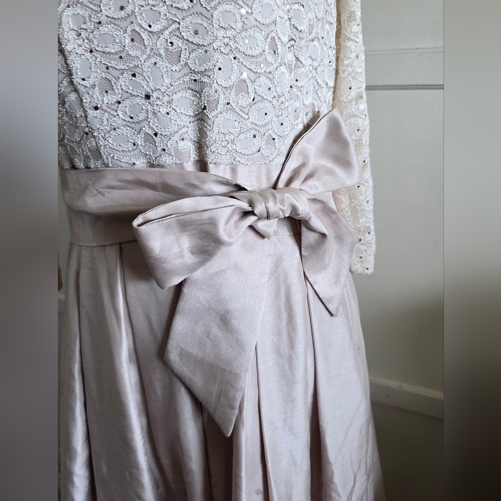 Elegant Lace Top and Satin Skirt Dress Size 14 - Picture 4 of 11
